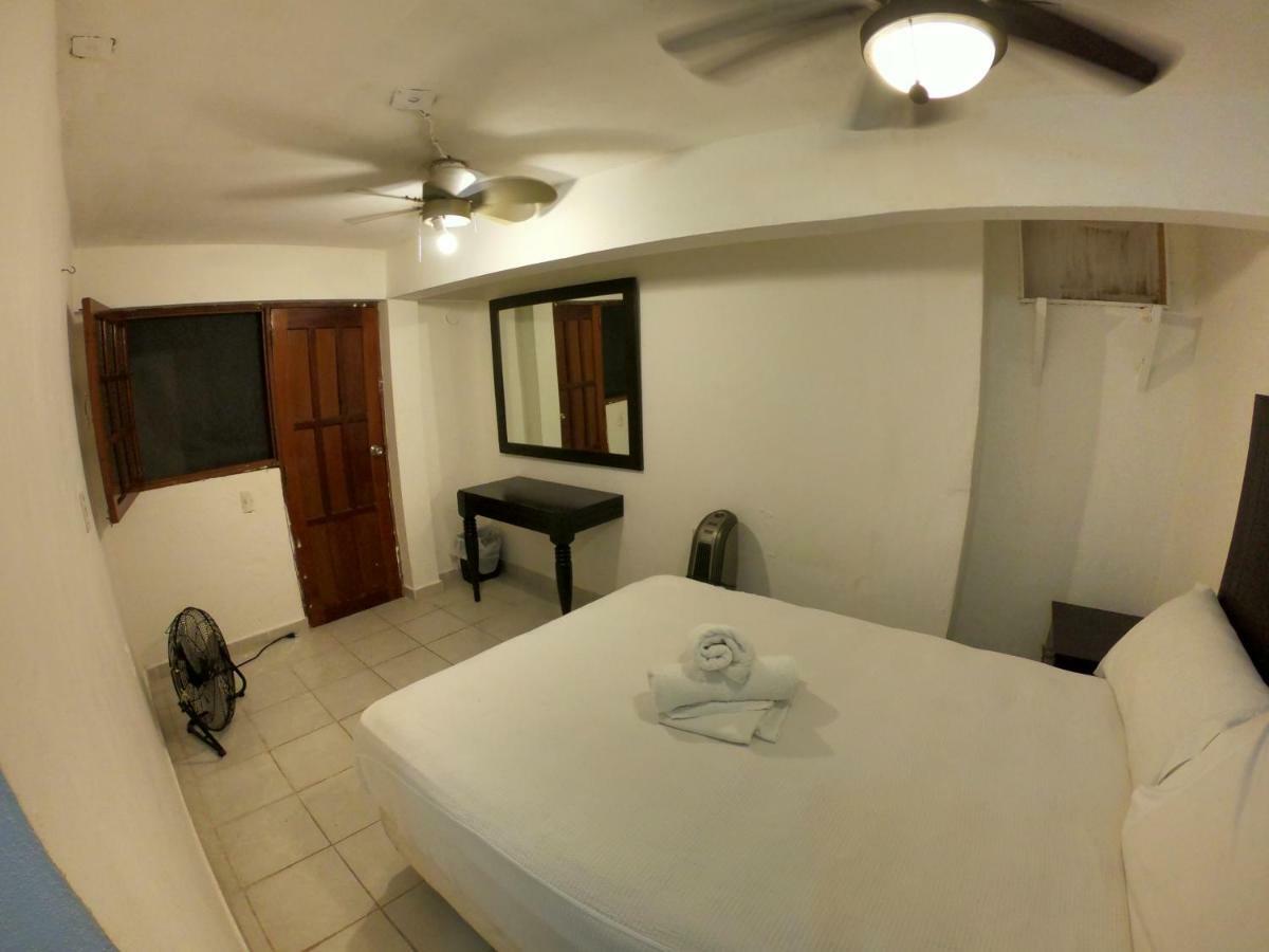Granada 6 Hostal *