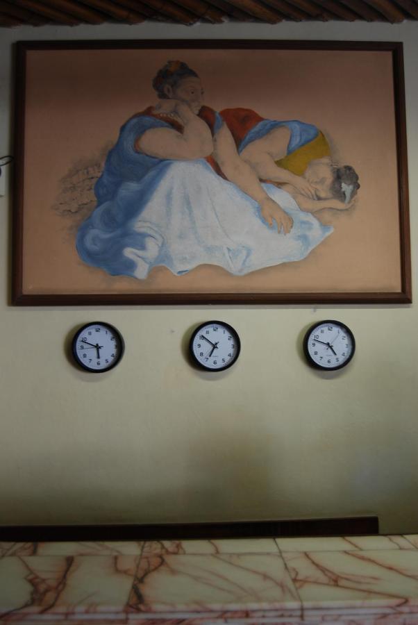 Alux Hotel 2*