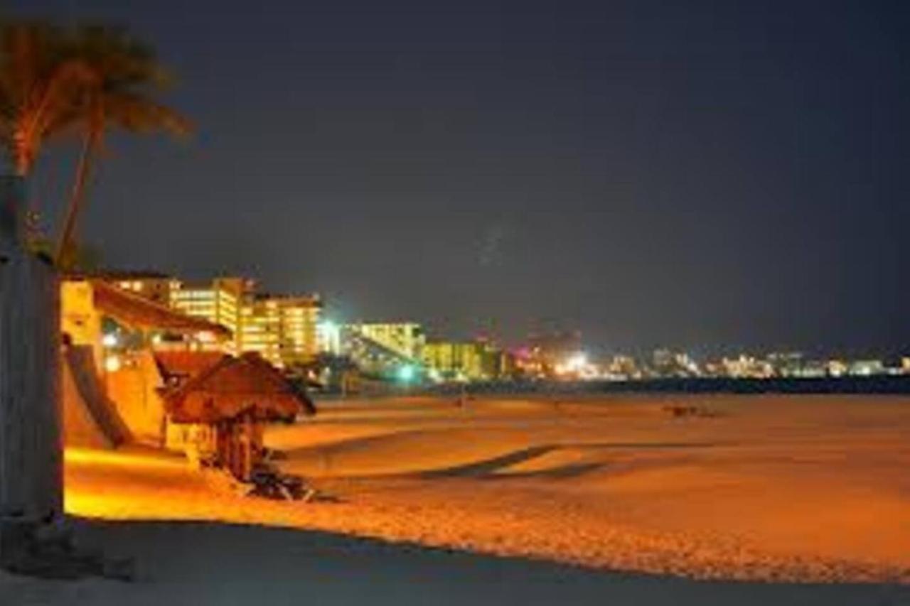 Ocean Front Suite, Balcony, Kitchen. * Cancún