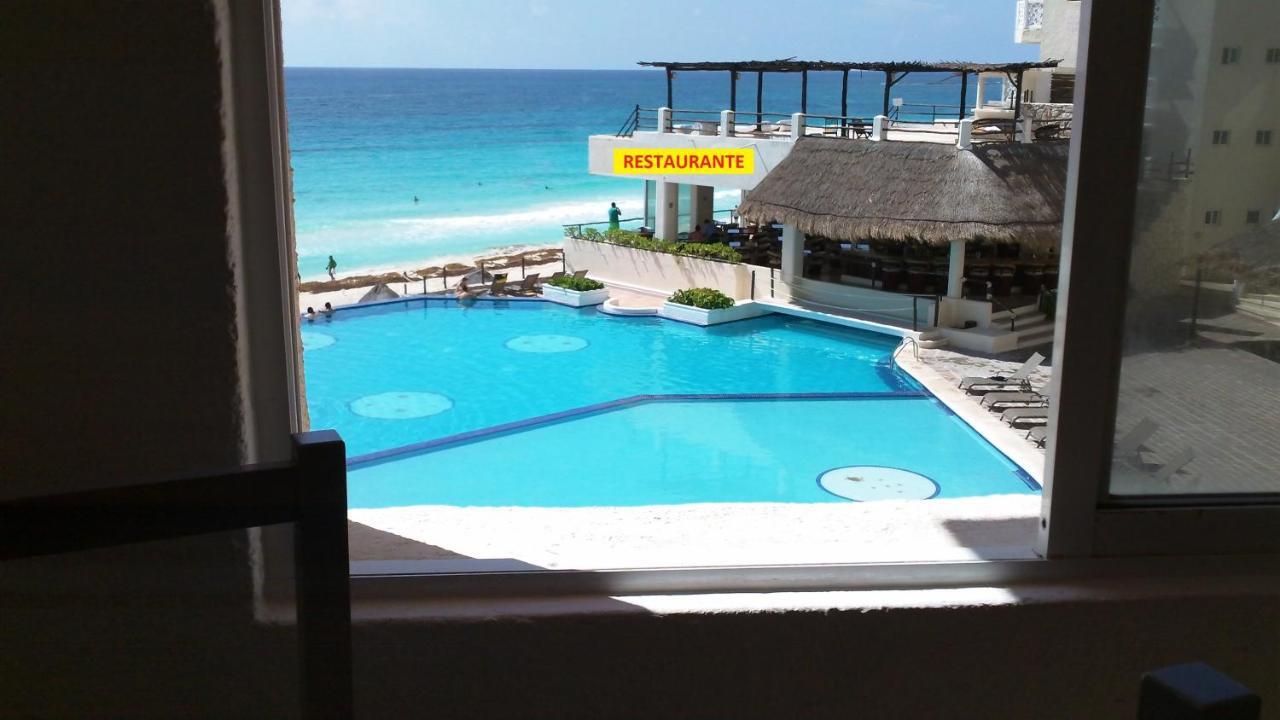 Ocean Front Suite, Balcony, Kitchen. Apartamento Cancún