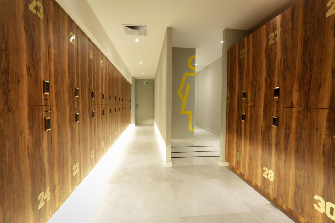 The Yellow Capsule Close To Airport Hotel Cancún