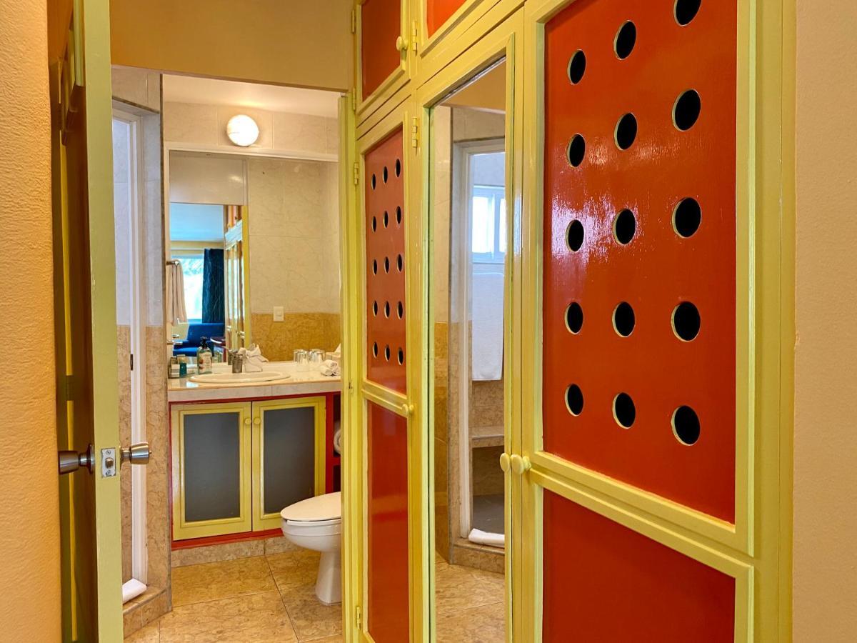 Eight Bedroom Beach House Cancún