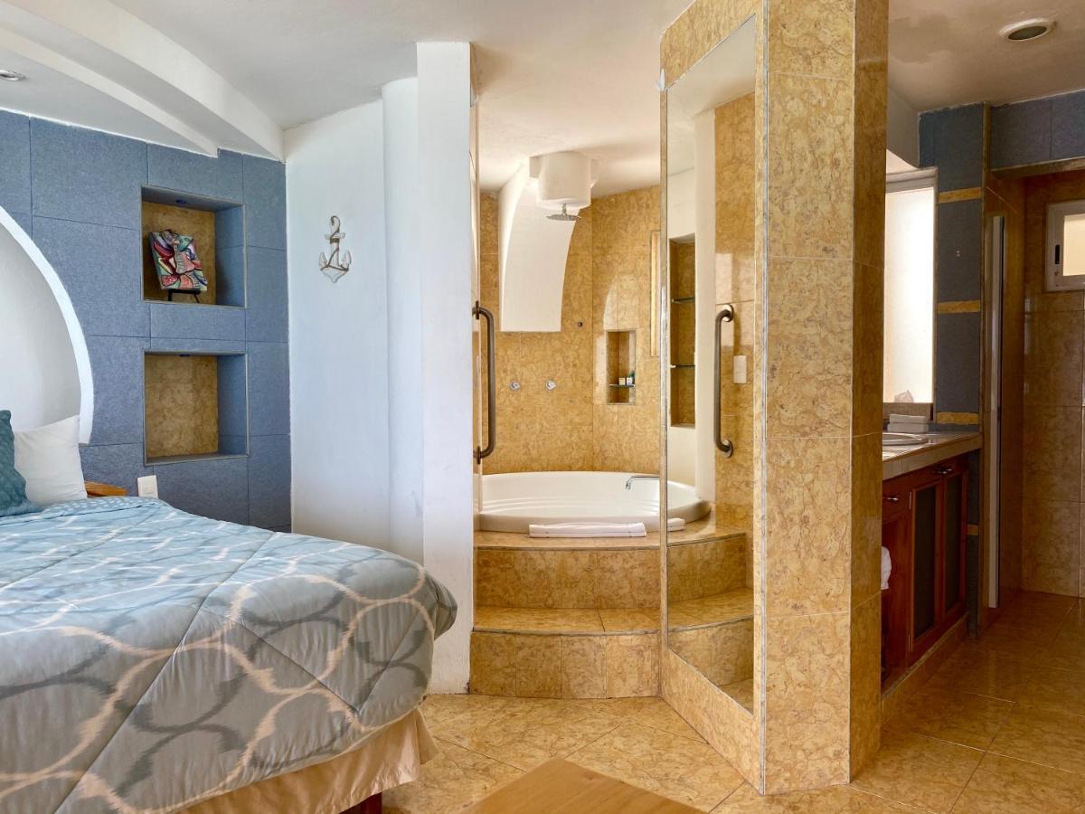 Eight Bedroom Beach House * Cancún