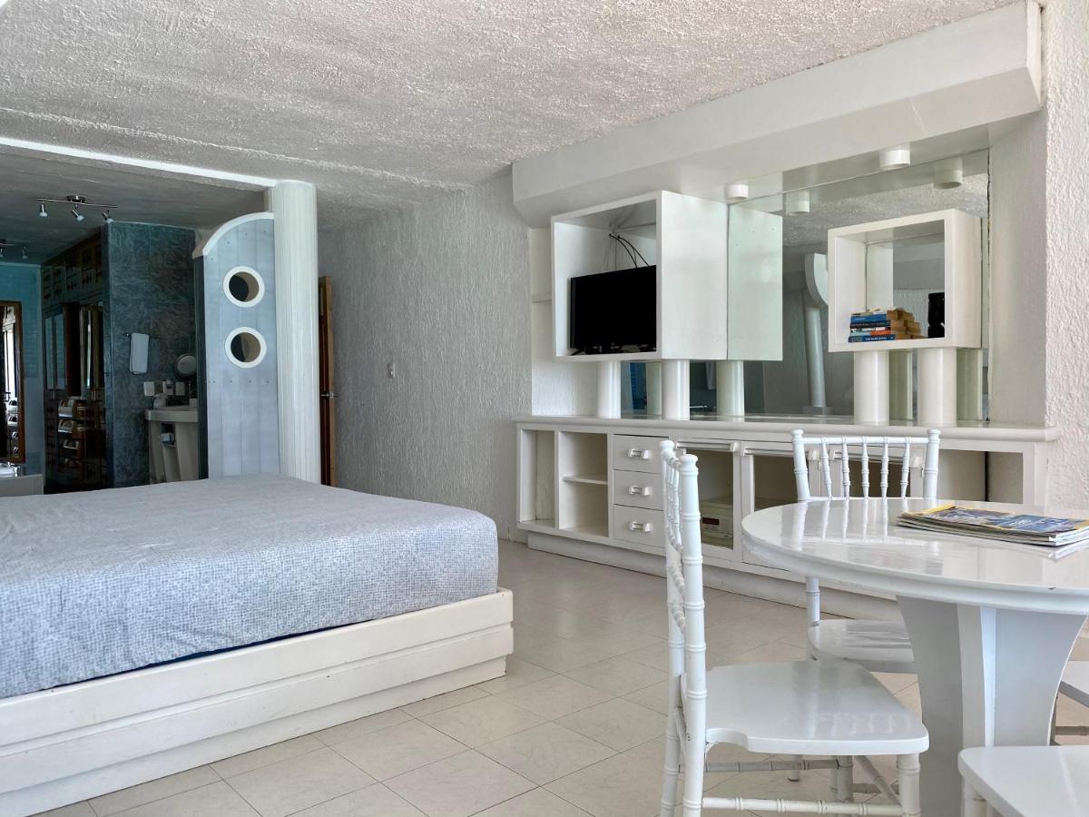 Eight Bedroom Beach House Cancún