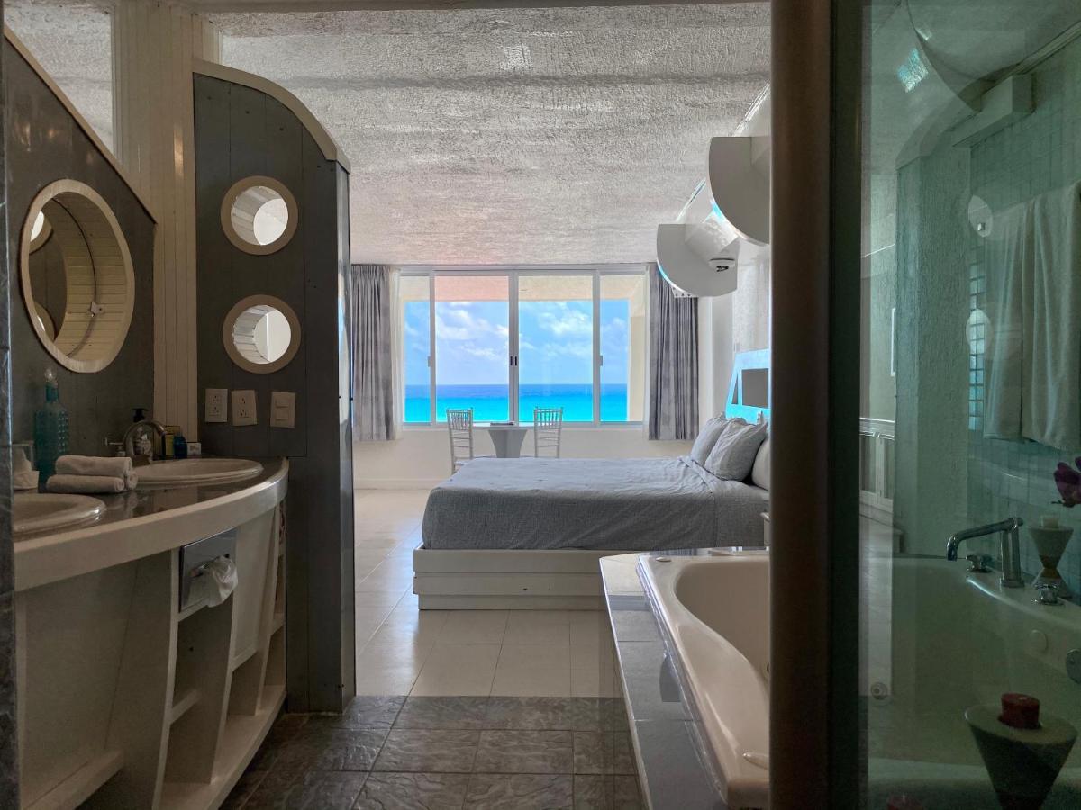 Villa Eight Bedroom Beach House Cancún