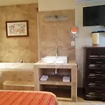 Álamos Inn Hotel con Jacuzzi y Piscina