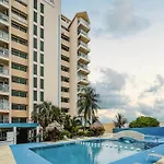 Beachfront Studio! Ubicacion Perfecta!