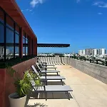 New Business Centric Loft With Gym And Pool