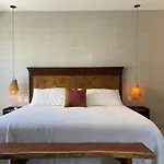 *Casa Aluxes- Guesthouse*
