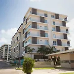 4 Bedroom House- Beach, Private Pool&Jacuzzi
