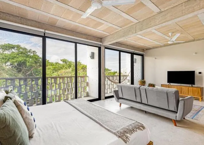 Spacious Large Loft With Pool