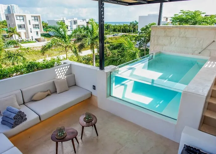 *Private Rooftop Pool* 5 Min Walk To Beach 5Bdr