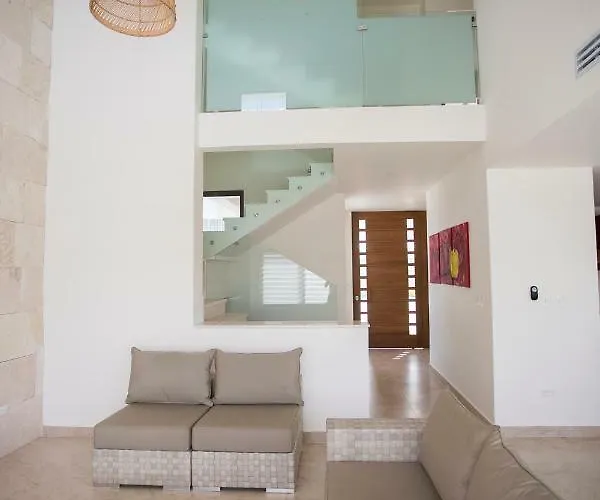 4 Bedroom House- Beach, Private Pool&Jacuzzi