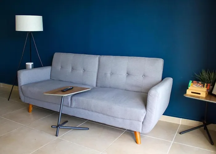 departamento en Cancún con 7 albercas tipo playa y laguna