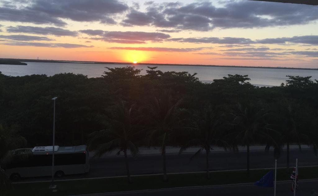 Cocoa Beach - Free Access To The Beach
