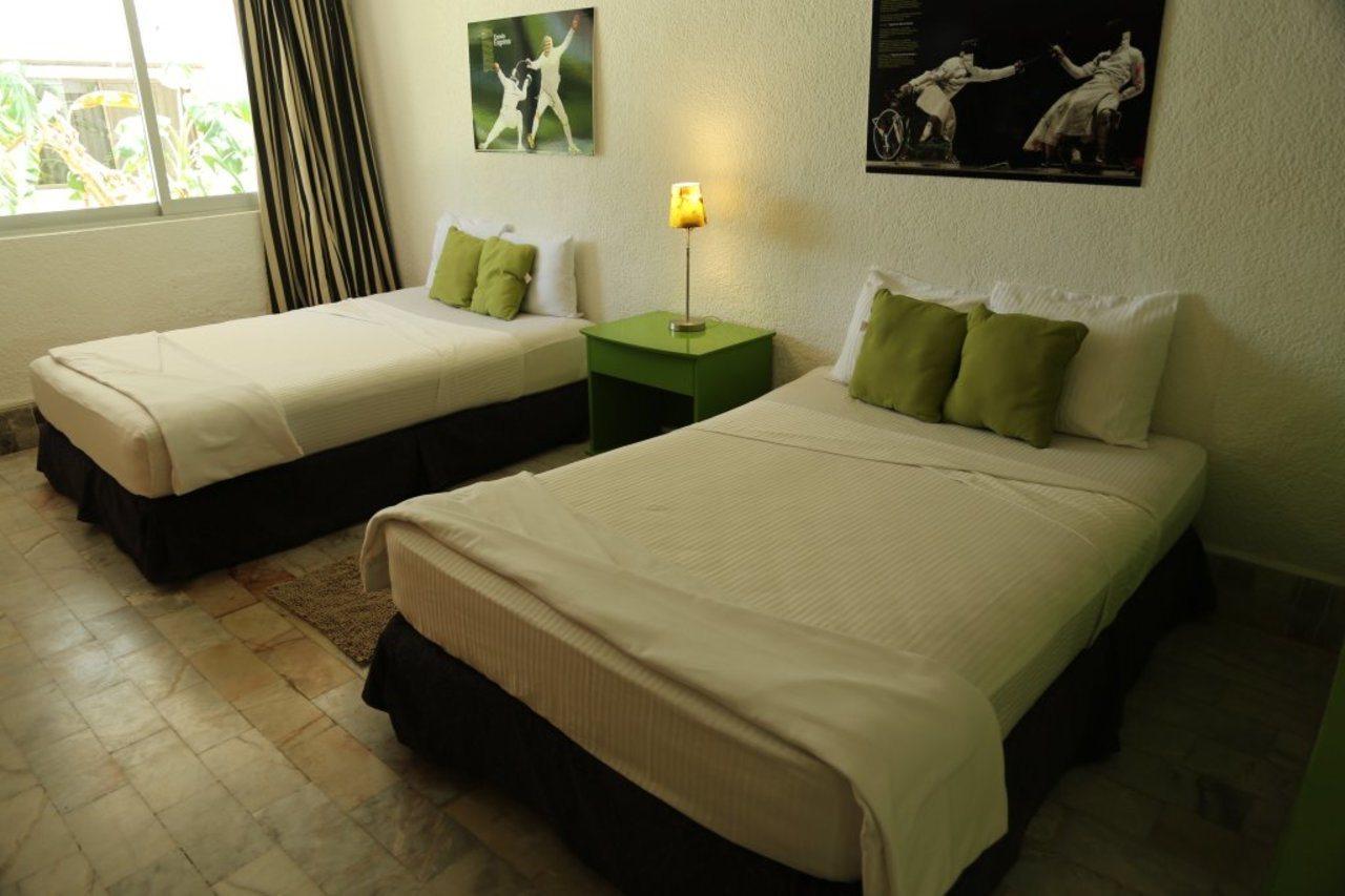 16 Hotel