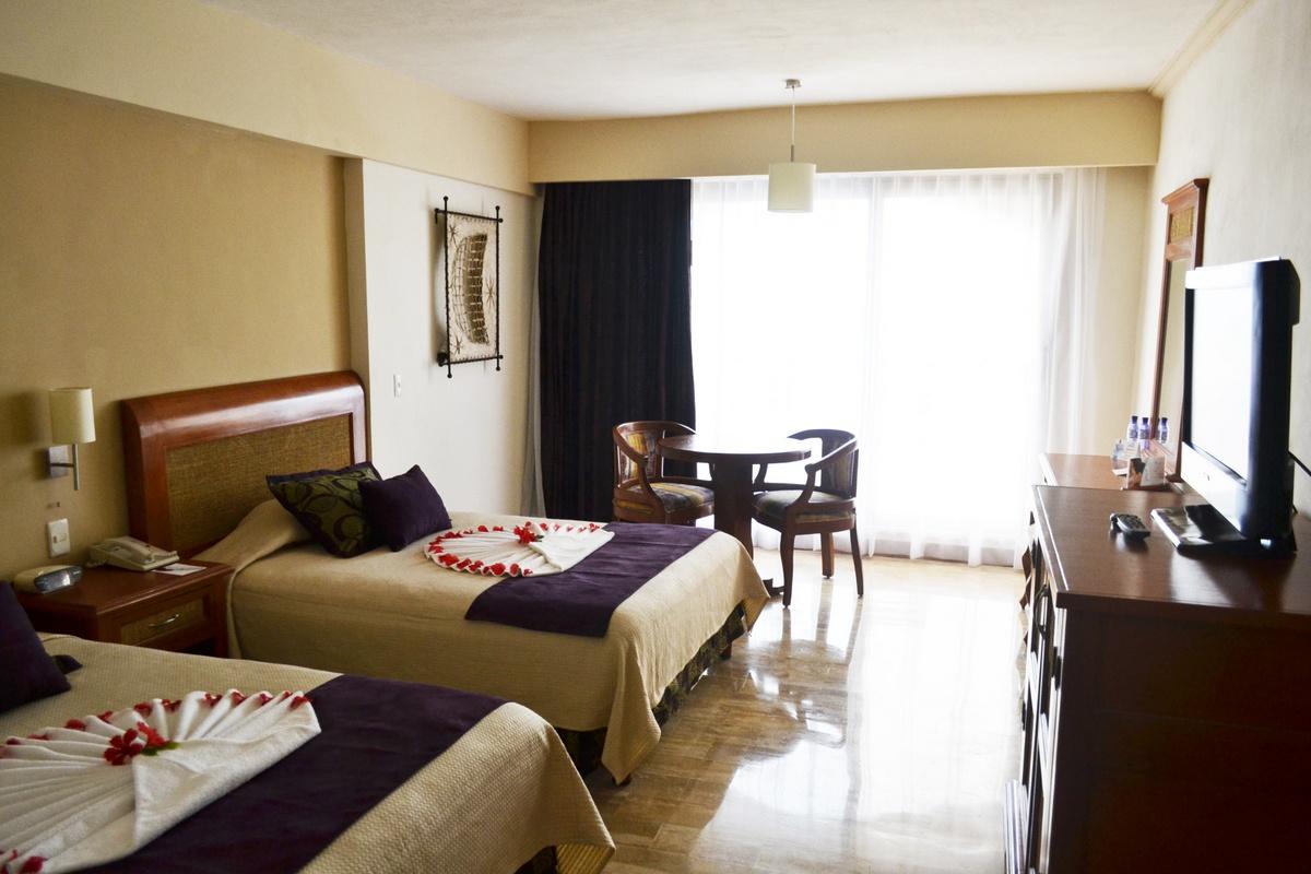 Hotel Golden Parnassus