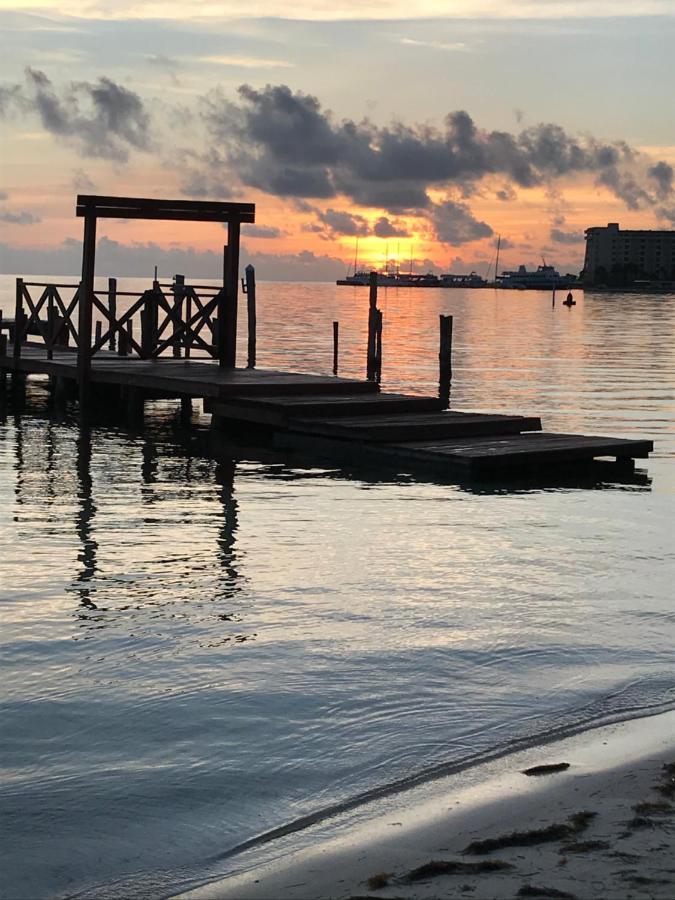 Front Private With Shared Bathroom * Cancún