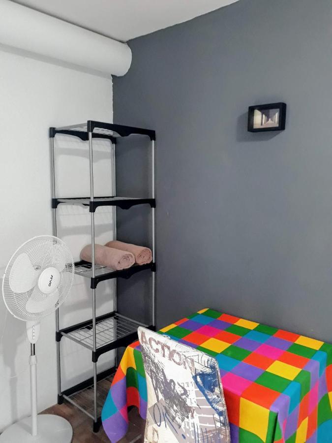 In Guest - 2, Private Bathroom, A C, Wi-fi 50 Mbps In Downtown Pensión Cancún