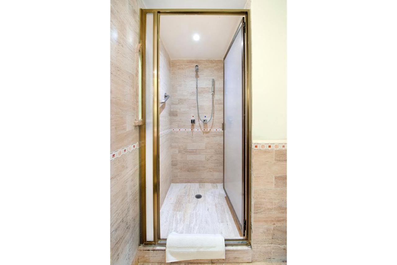 In Prime Location 3 Pools Apartment Cancun