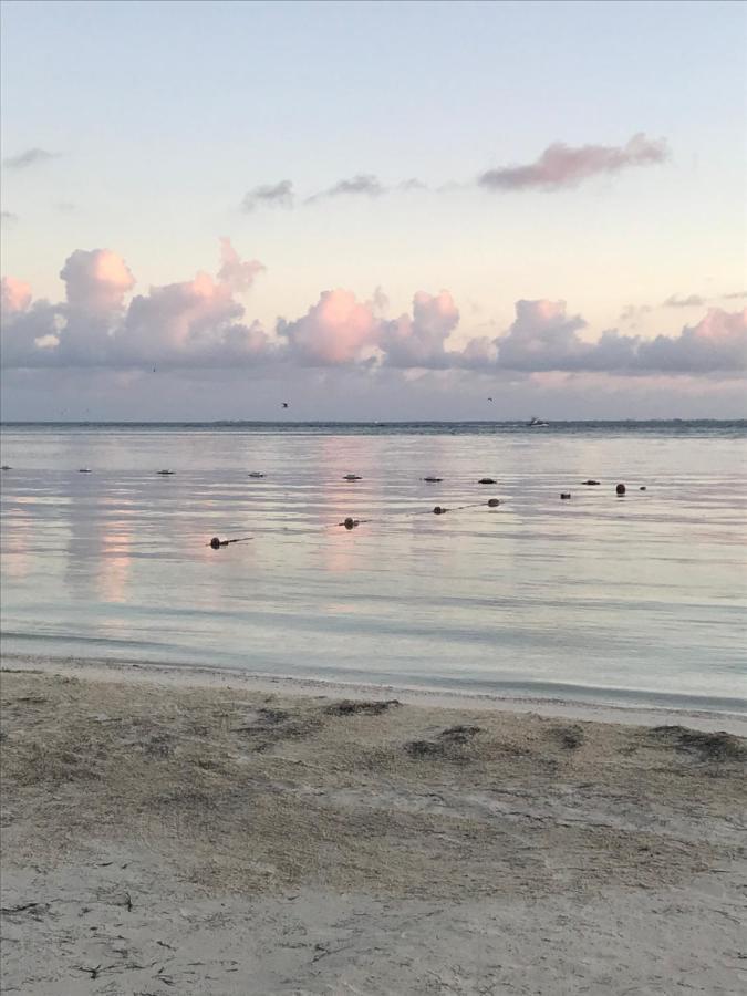 Front Private With Shared Bathroom Apartamento Cancún