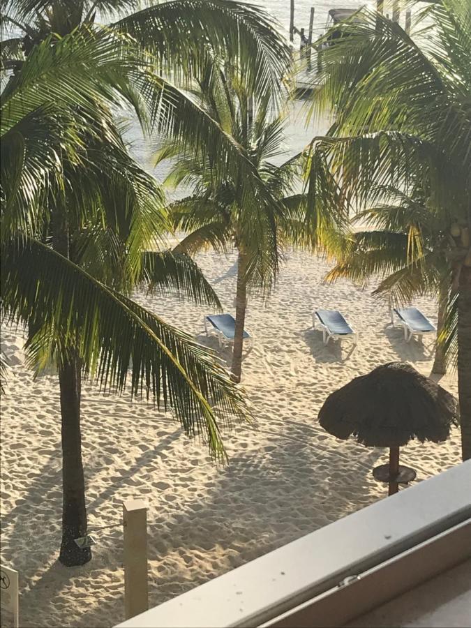 Front Private With Shared Bathroom Apartamento Cancún