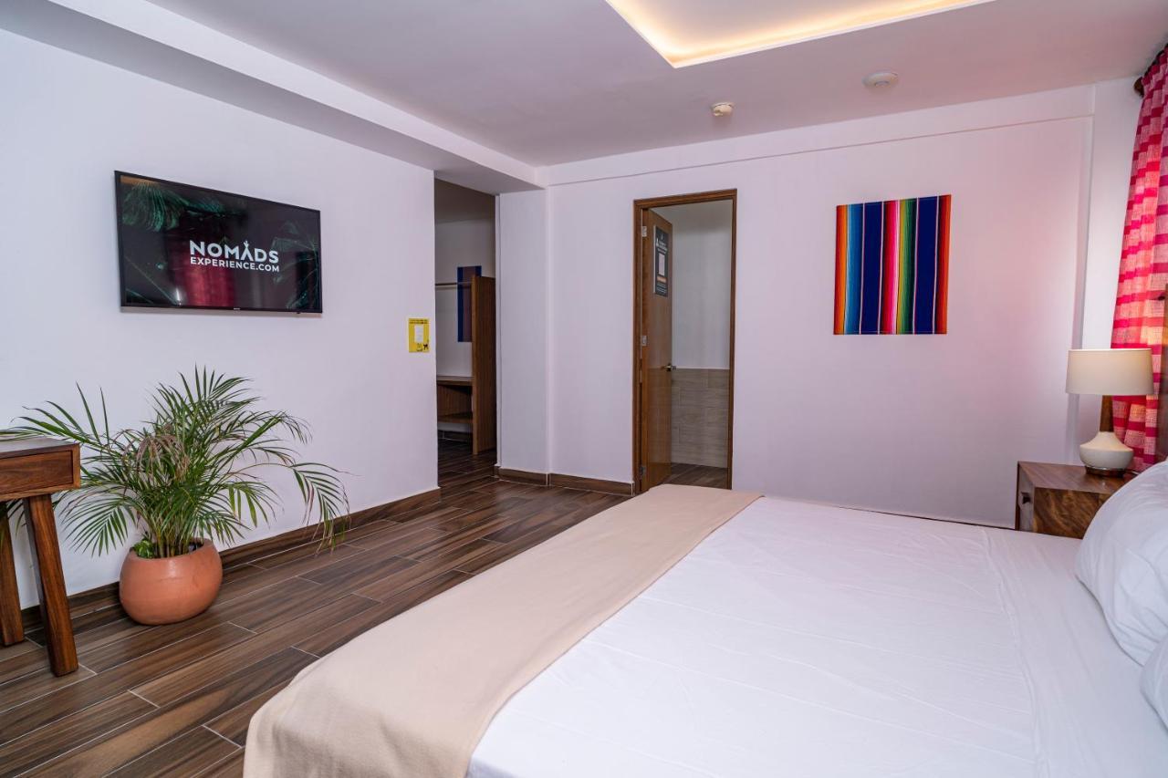 Nomads Party Hotel