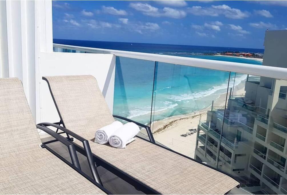 Estudio A Pie De Playa, Increibles Vistas, Amanecer, Atardecer, Balcon, Gym, Jacuzi, 1807 Cancún