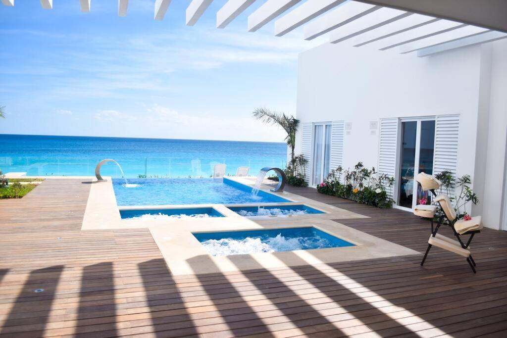 Estudio A Pie De Playa, Increibles Vistas, Amanecer, Atardecer, Balcon, Gym, Jacuzi, 1807 Apartamento Cancún