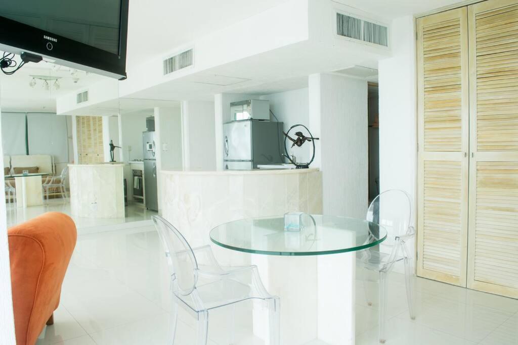Estudio A Pie De Playa, Increibles Vistas, Amanecer, Atardecer, Balcon, Gym, Jacuzi, 1807 Apartamento Cancún