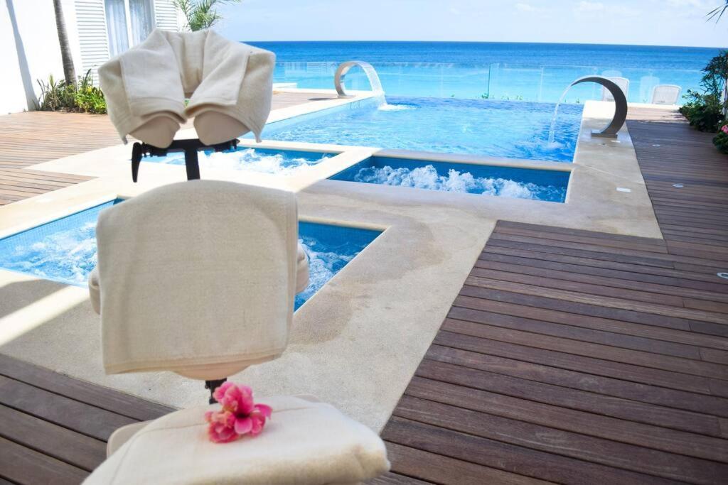 Estudio A Pie De Playa, Increibles Vistas, Amanecer, Atardecer, Balcon, Gym, Jacuzi, 1807 Apartamento Cancún