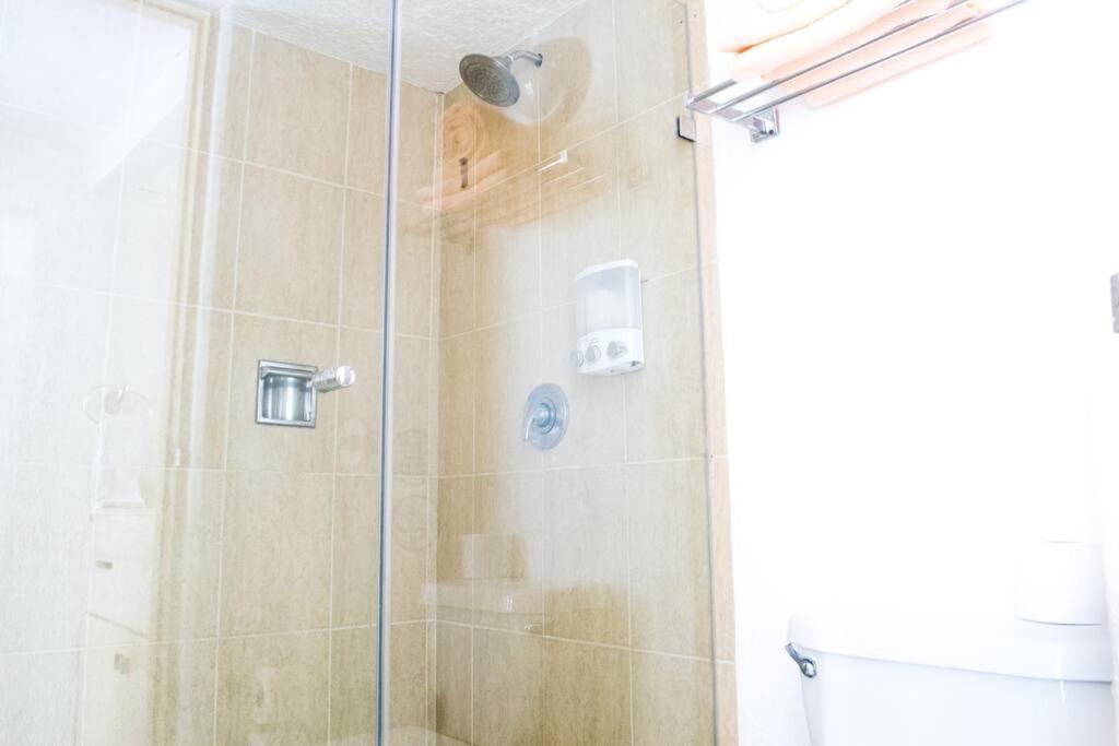 Estudio A Pie De Playa, Increibles Vistas, Amanecer, Atardecer, Balcon, Gym, Jacuzi, 1807 Apartamento