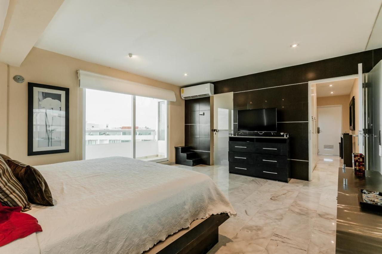 Rooftop Private Jacuzzi In Beach Front Penthouse Apartahotel