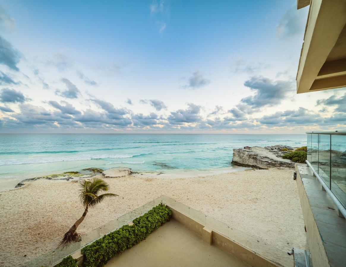 Beachfront Studio! Ubicacion Perfecta! *