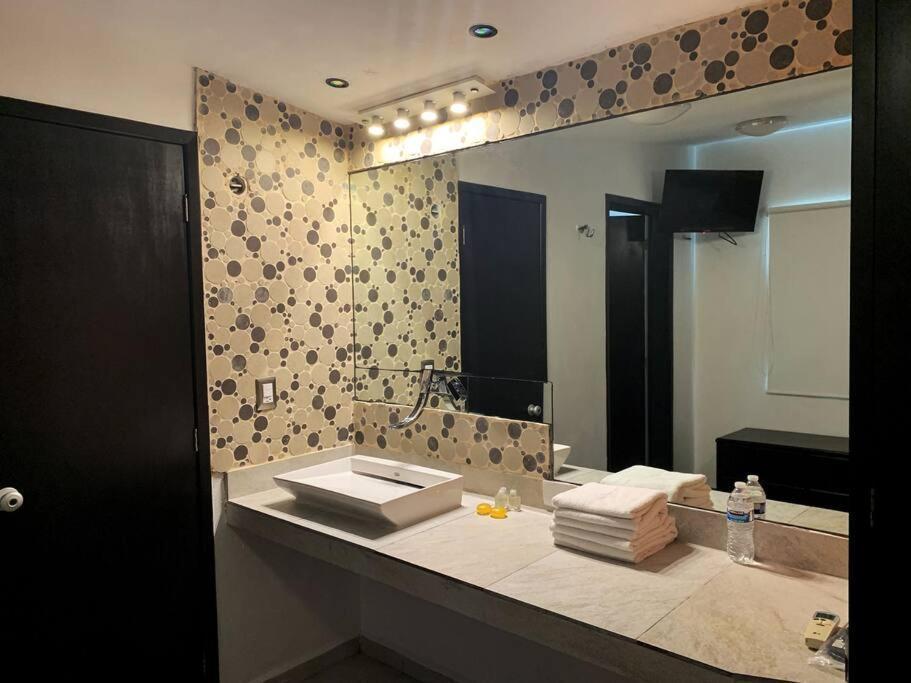 Espaciosa,centrica Y Bonita Casa, 10 Personas Apartment Cancun