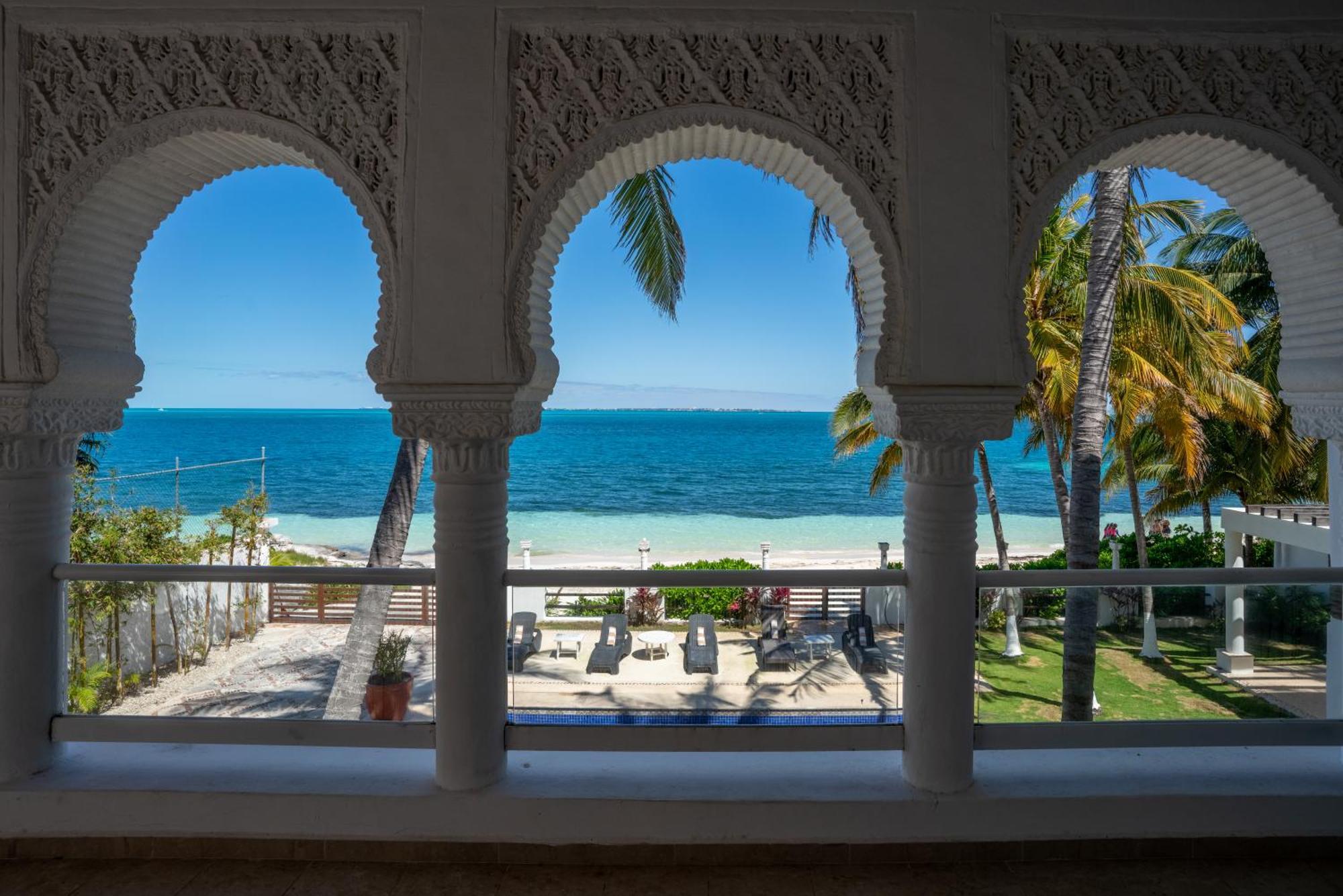 Villa Unique 5br Beachfront W/ Private Pool! Cancún
