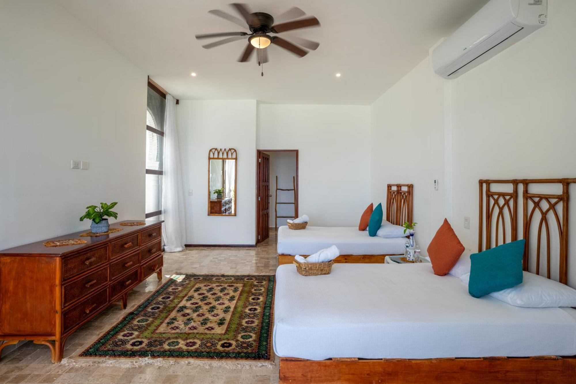 Unique 5br Beachfront W/ Private Pool! Villa Cancún