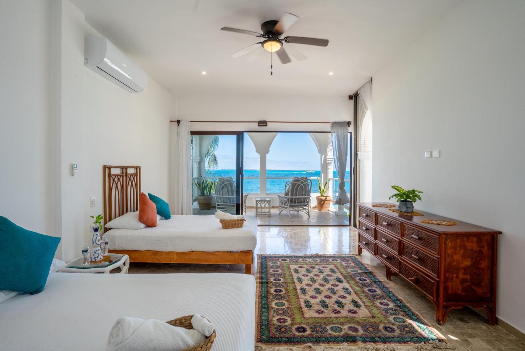 Unique 5br Beachfront W/ Private Pool! Villa