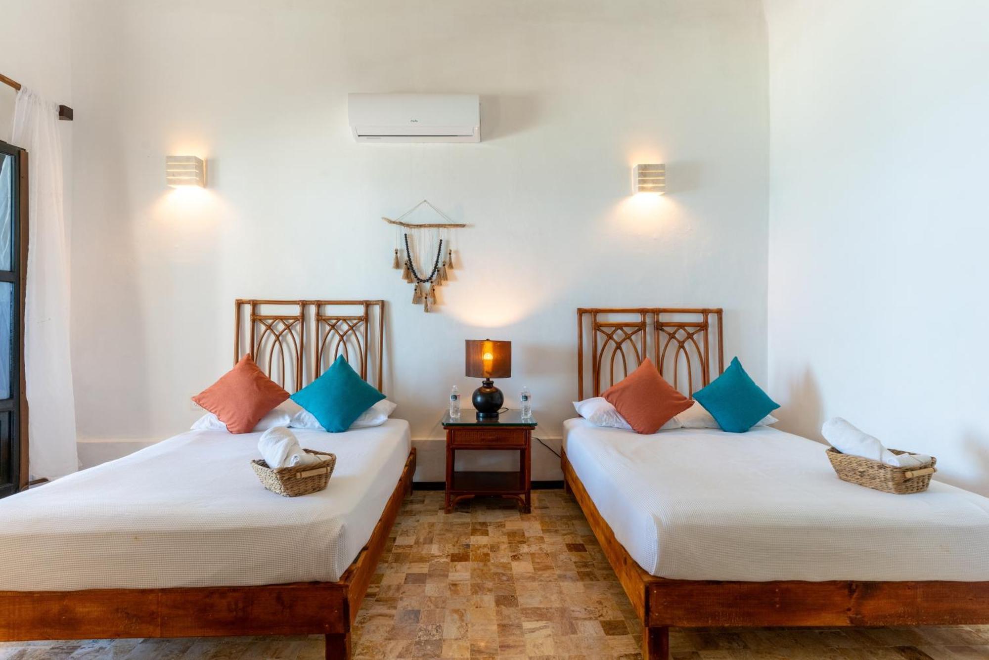 Unique 5br Beachfront W/ Private Pool! Villa *