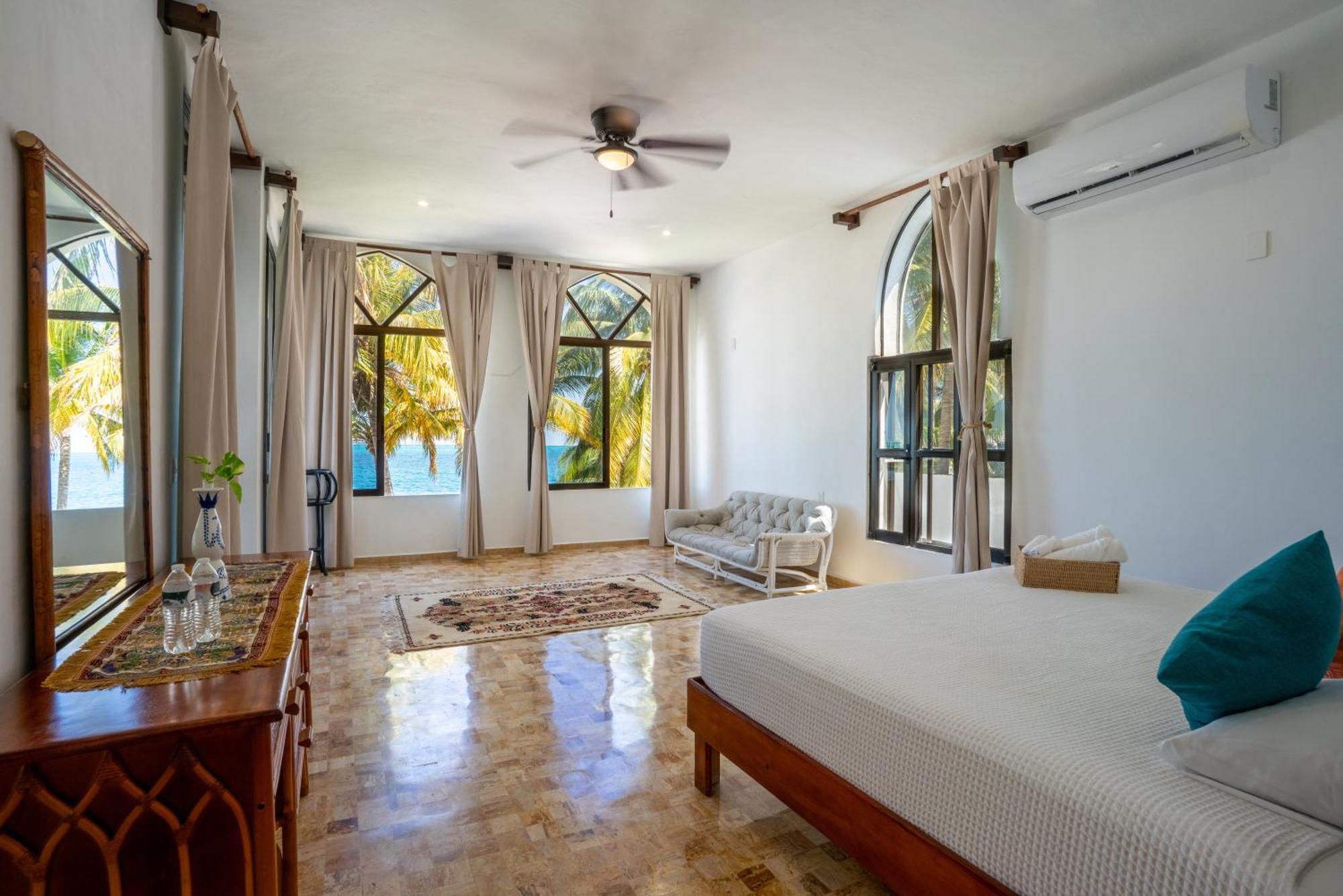 Unique 5br Beachfront W/ Private Pool! Villa Cancún