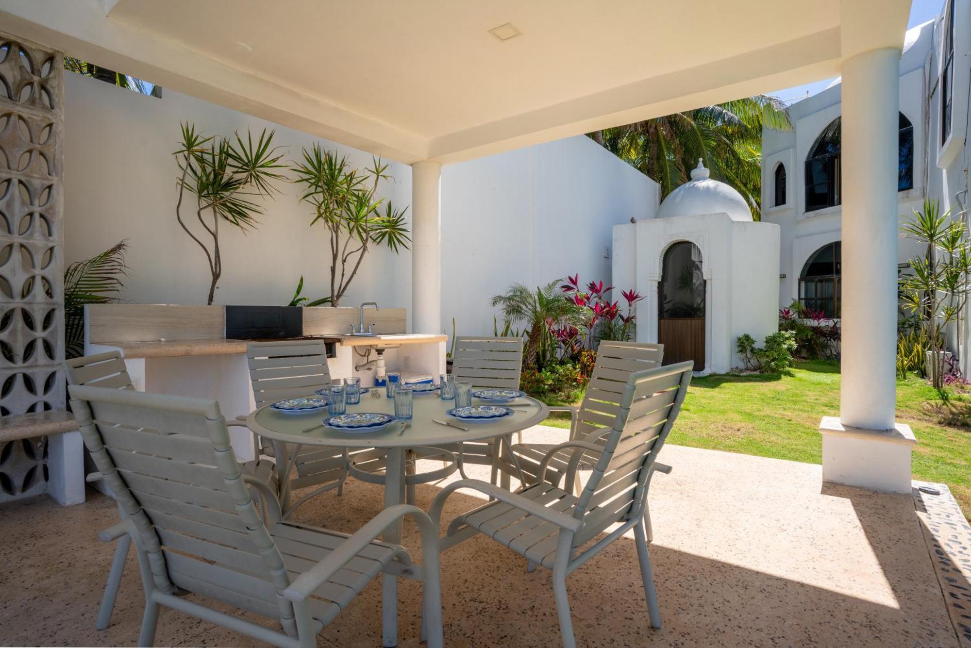 Unique 5br Beachfront W/ Private Pool! Cancún