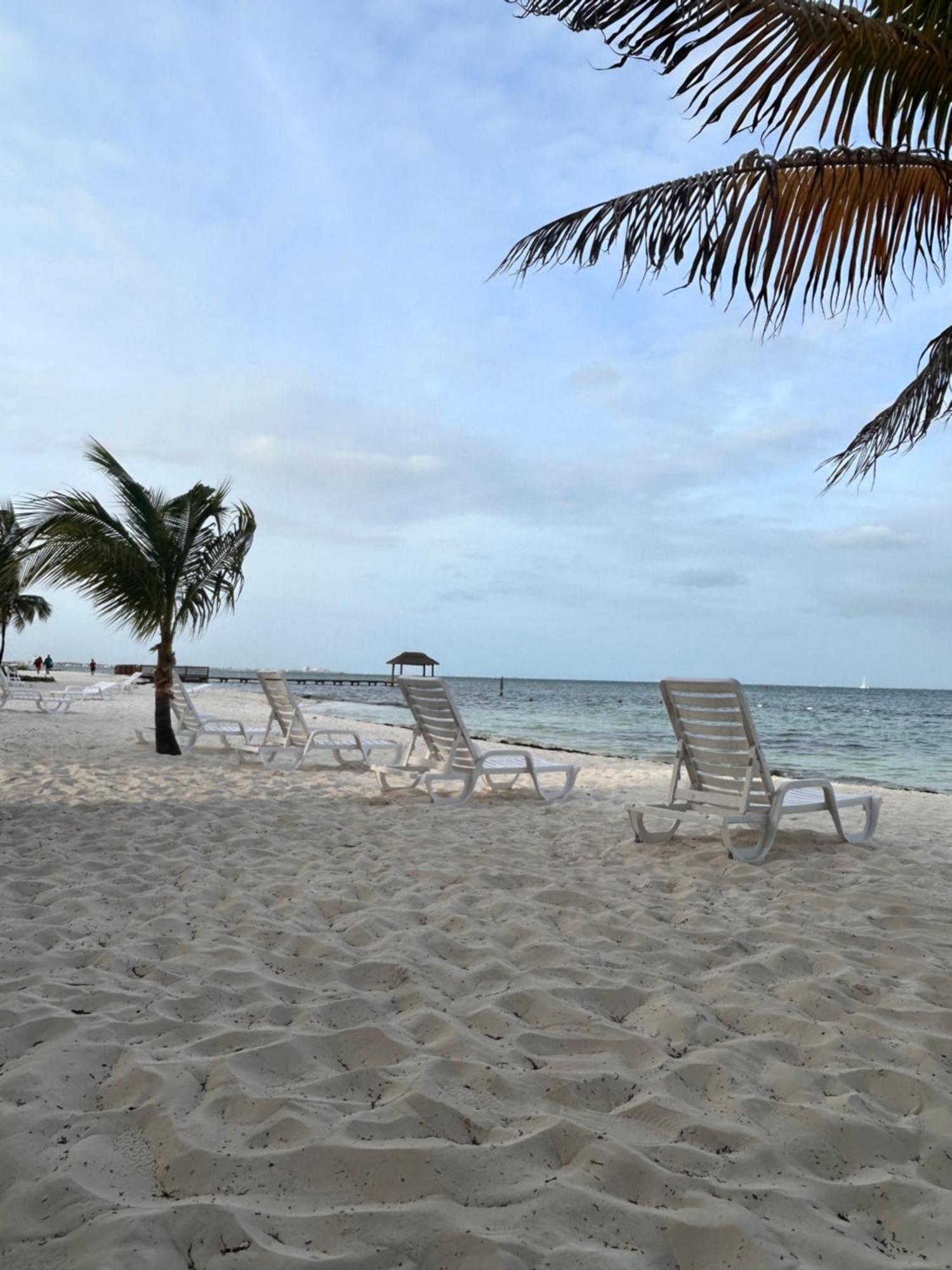 Front Private With Shared Bathroom Apartamento Cancún