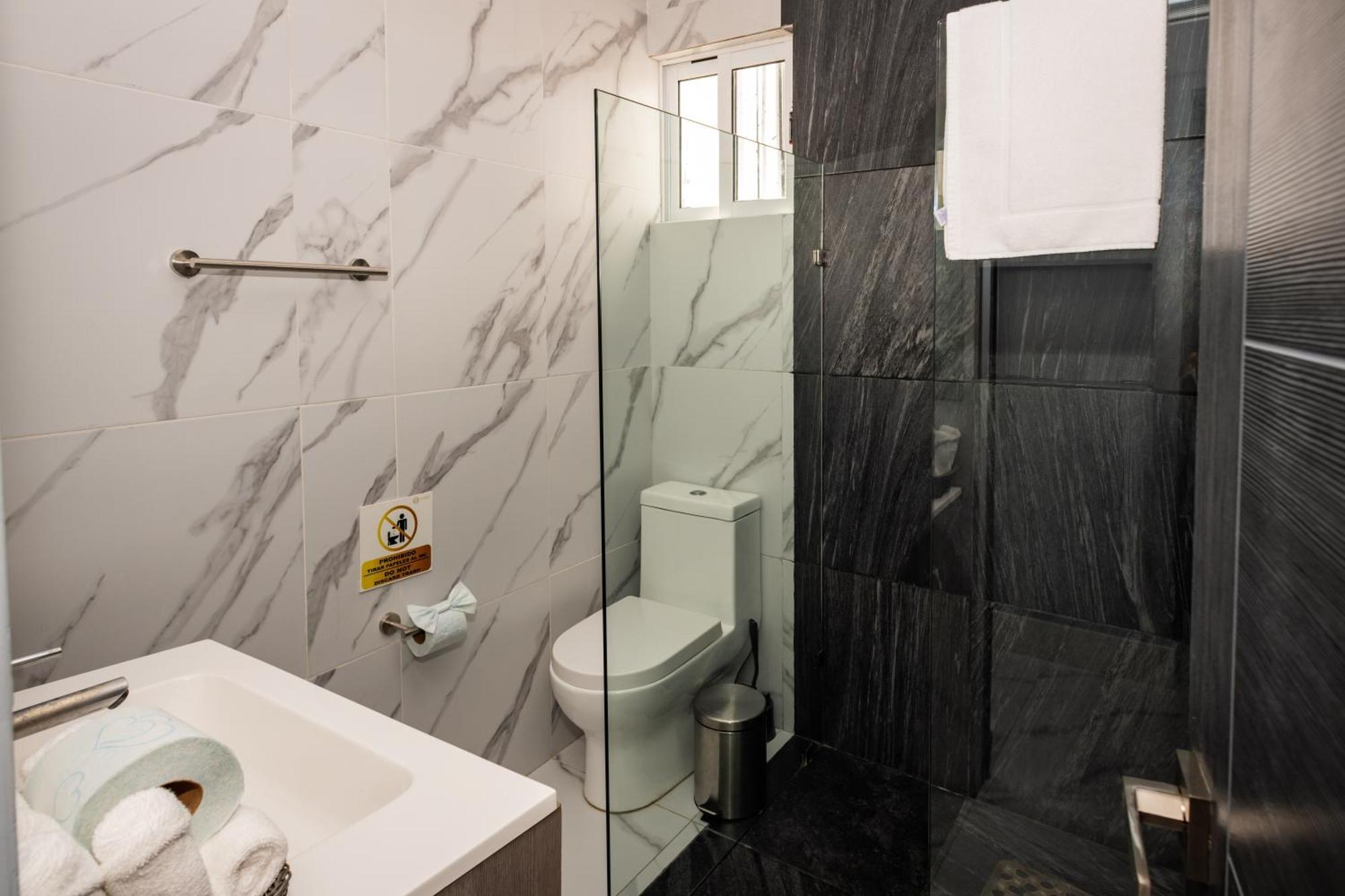 Moderna Y Amplia Casa Con Sala, Netflix, Wifi Y Cocina Equipada * Cancún
