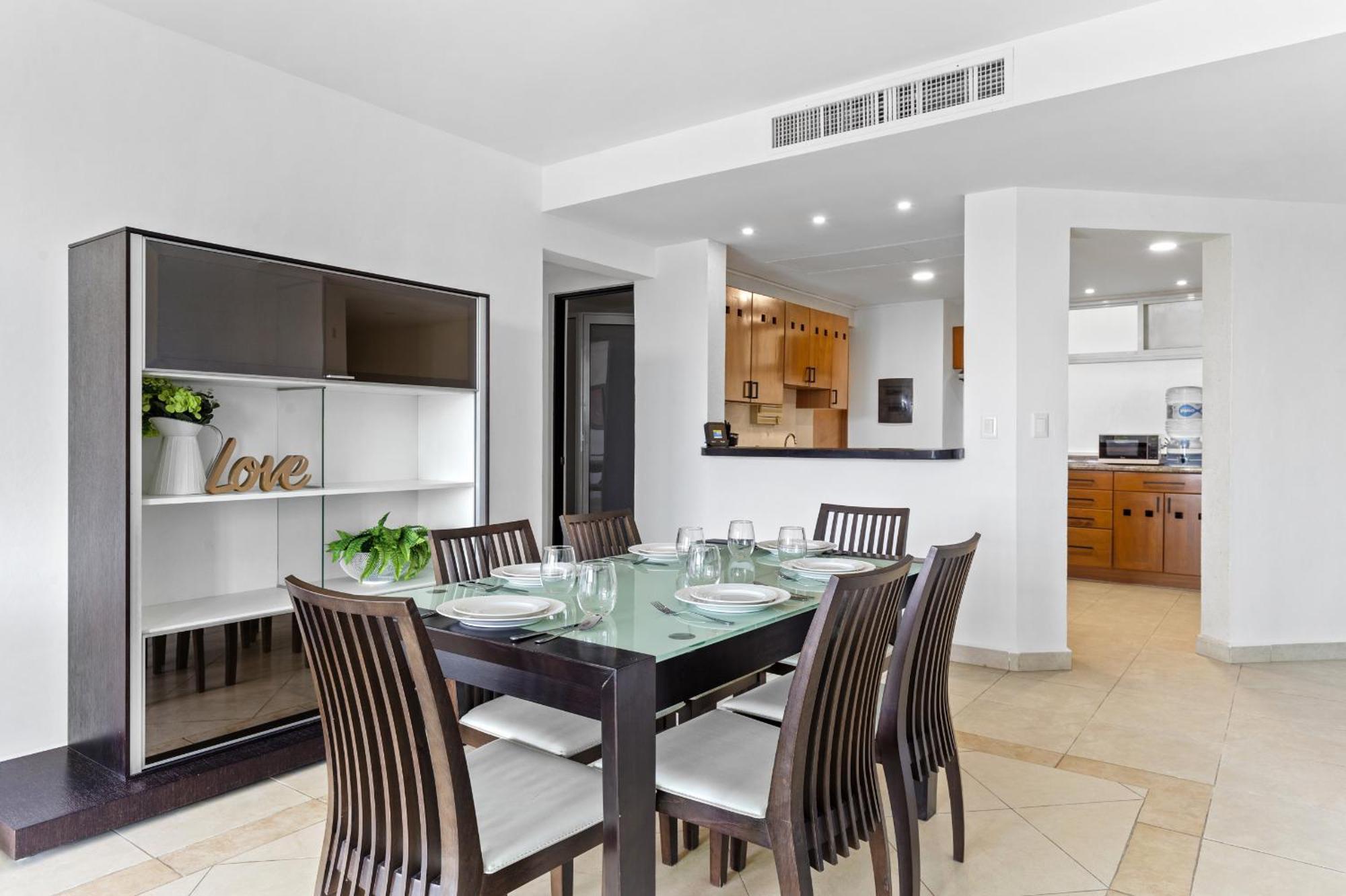 4 Bedroom Apartment, 8 Guests