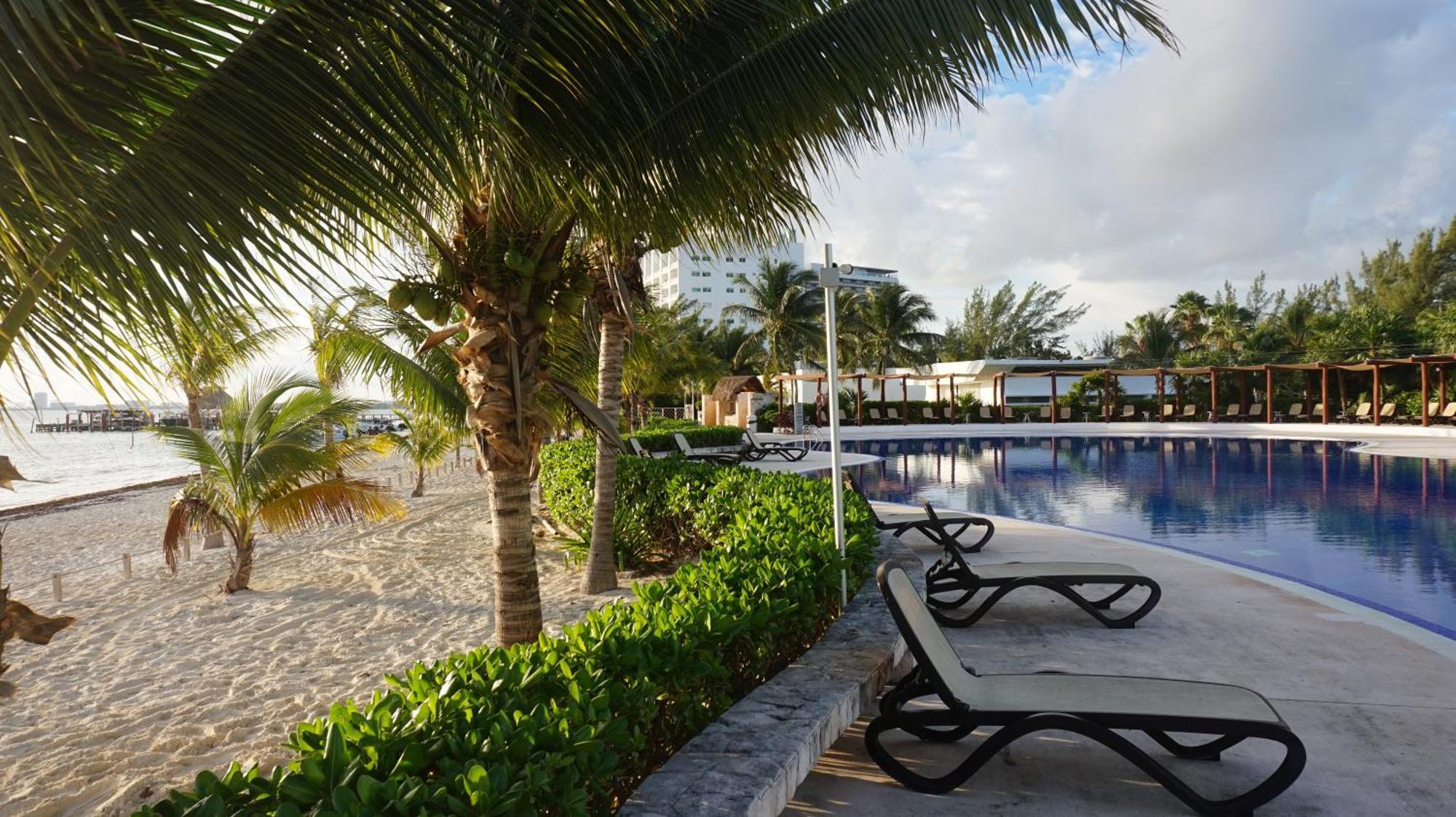 Well Equipped With Splendid Sea View Cancun