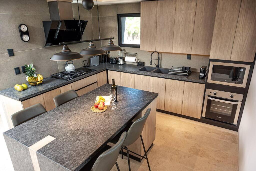 *private Rooftop Pool* 5 Min Walk To Beach 5bdr *