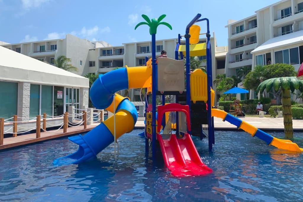 - Steps To And Water Fun Apartamento *
