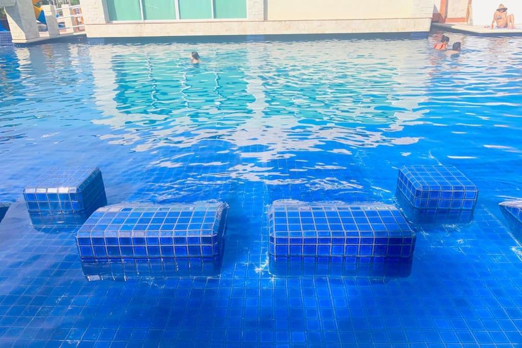 - Steps To And Water Fun * Cancún