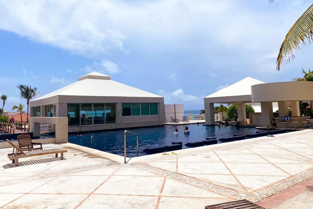 - Steps To And Water Fun Apartamento