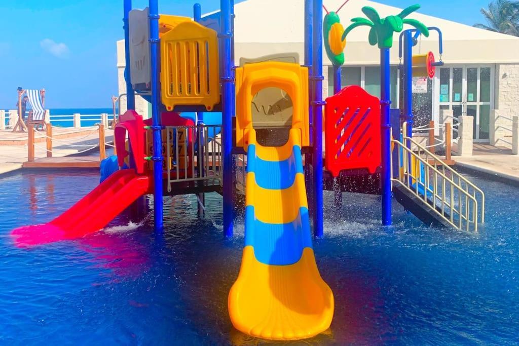 - Steps To And Water Fun Apartamento *